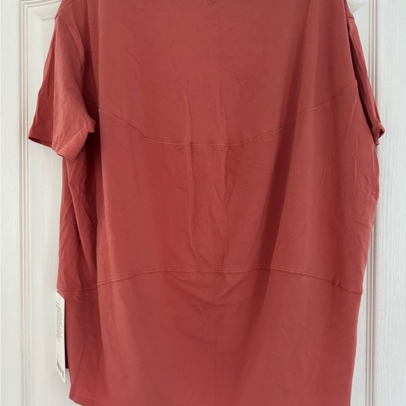 Lululemon back in action short sleeve tee NWT sz 12 - Picture 2 of 4